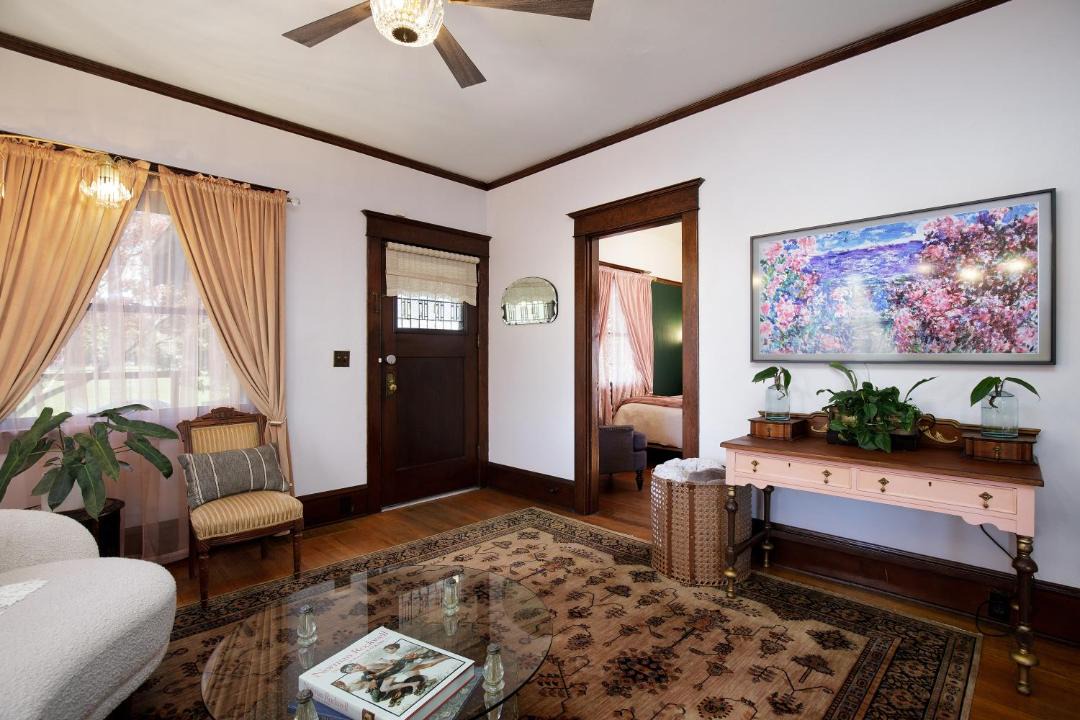 Photo of Livingroom in Buckman Neighborhood