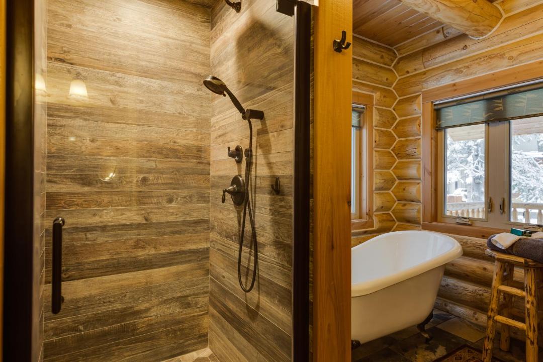 Photo of Bathroom in Island Park