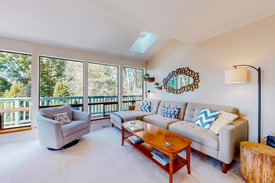 Photo of Livingroom in The Bowl of Edmonds