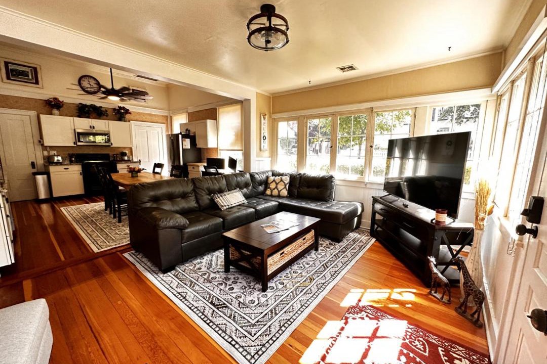Photo of Livingroom in Jacksonville