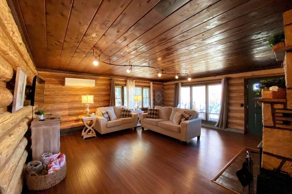 Photo of Livingroom in Shady Cove
