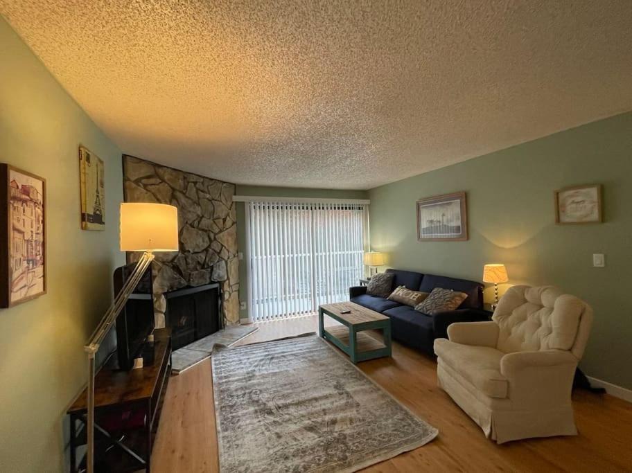 Photo of Livingroom in North Juanita
