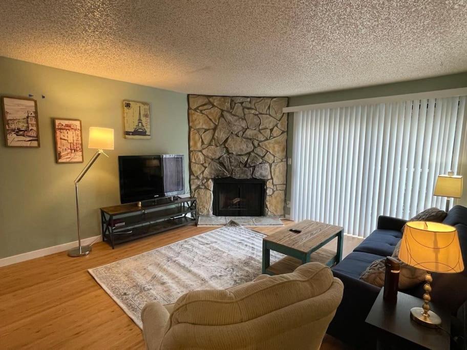 Photo of Livingroom in North Juanita