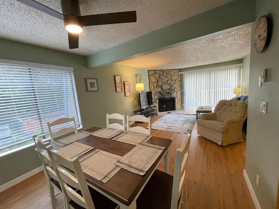 Photo of Livingroom in North Juanita