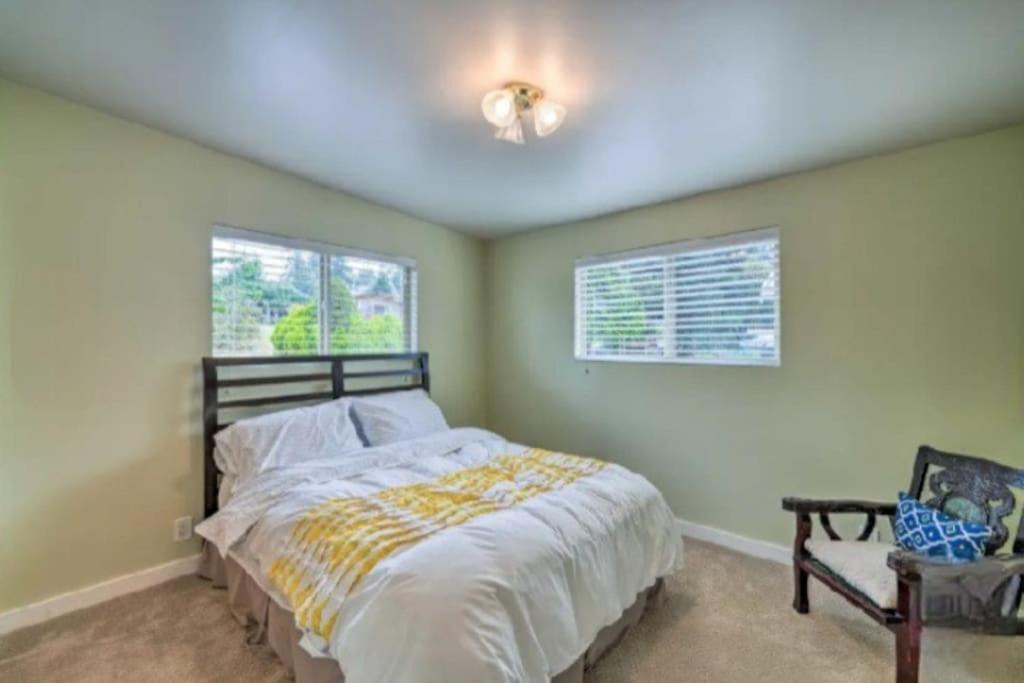 Photo of Bedroom in Coupeville