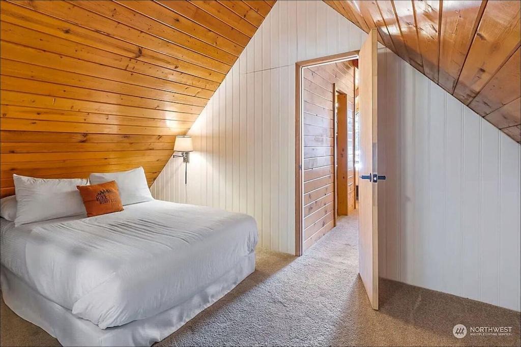 Photo of Bedroom in Greenwater