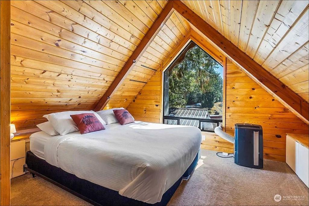 Photo of Bedroom in Greenwater