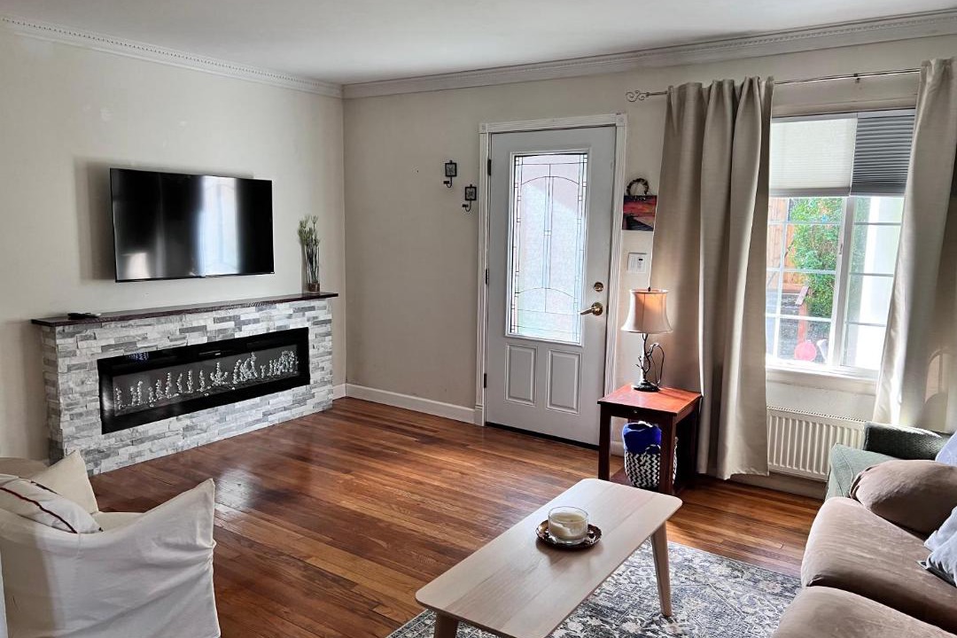 Photo of Livingroom in Shoreline