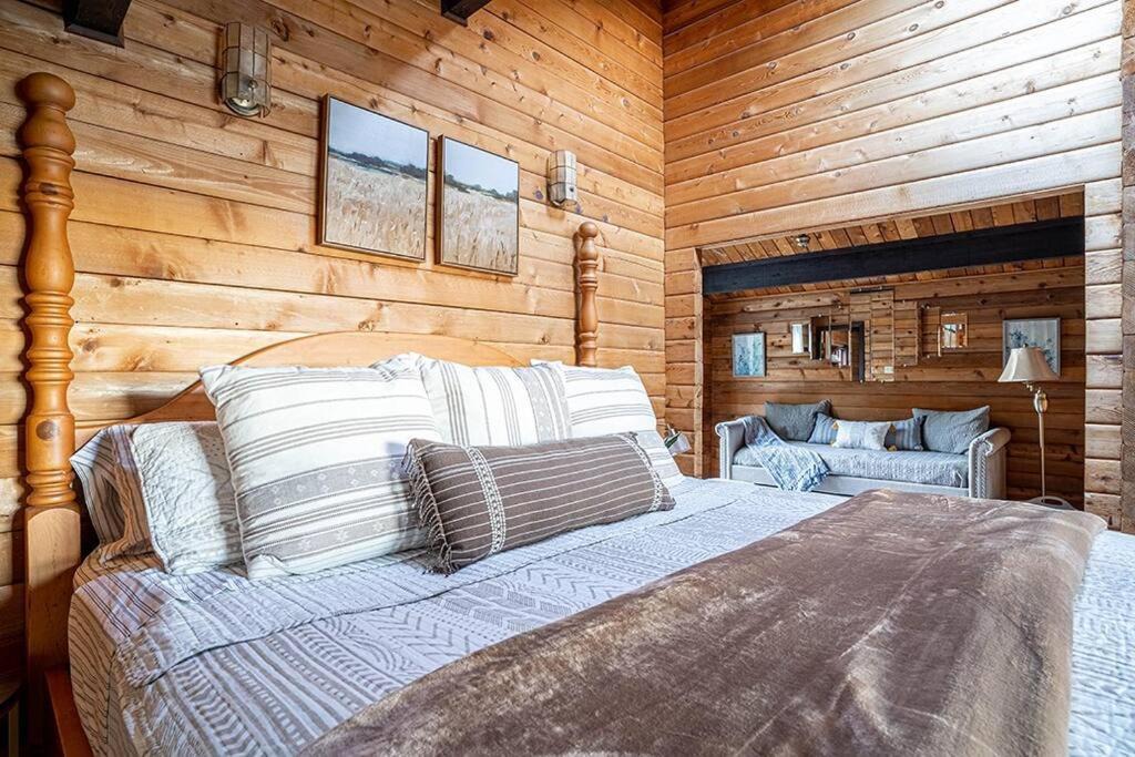 Photo of Bedroom in Longbranch