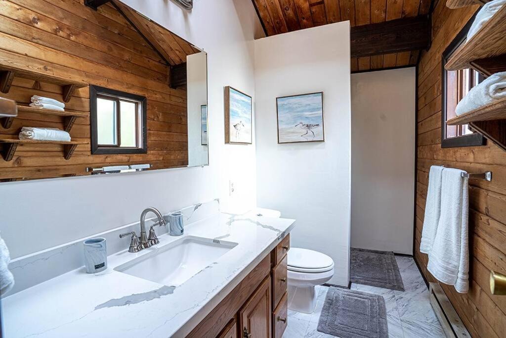 Photo of Bathroom in Longbranch