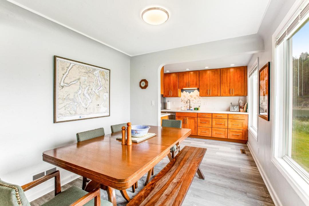 Photo of Livingroom in Lakebay