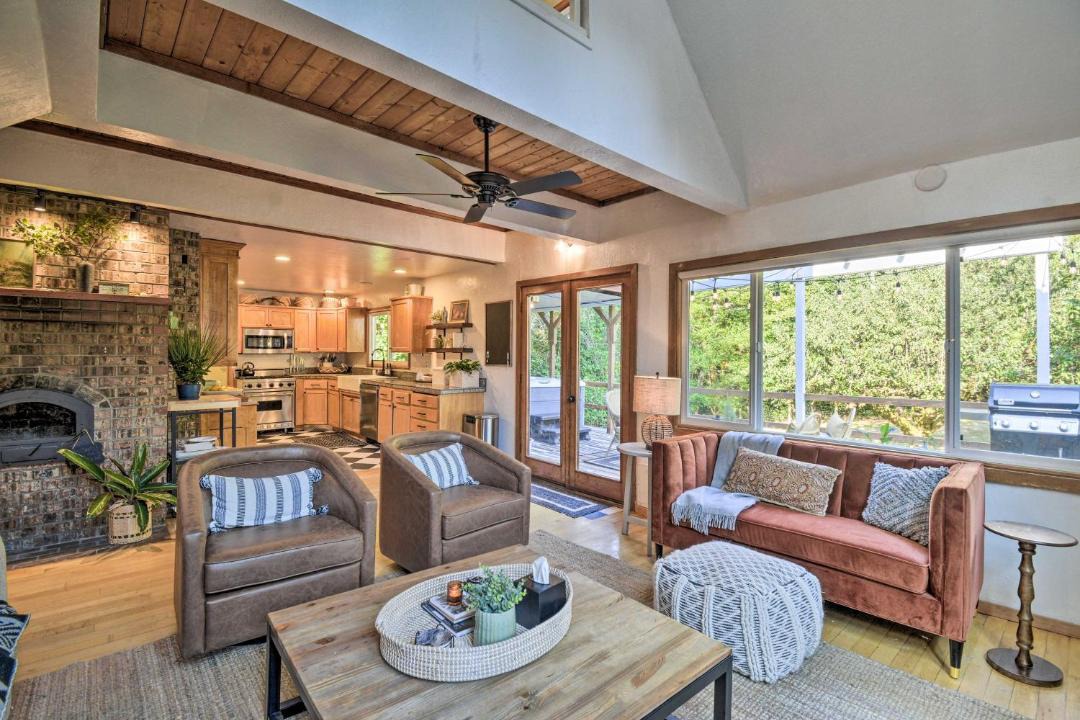 Photo of Livingroom in Lakebay