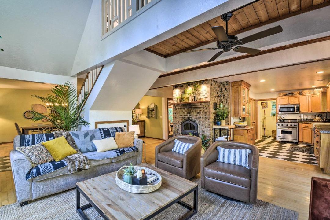 Photo of Livingroom in Lakebay