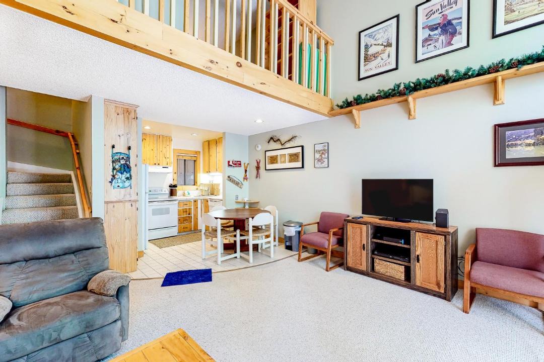 Photo of Livingroom in Elkhorn Village