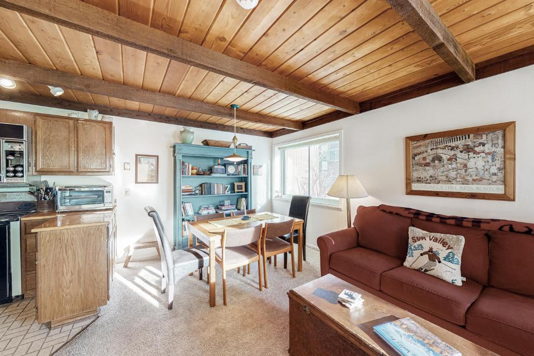 Photo of Livingroom in Elkhorn
