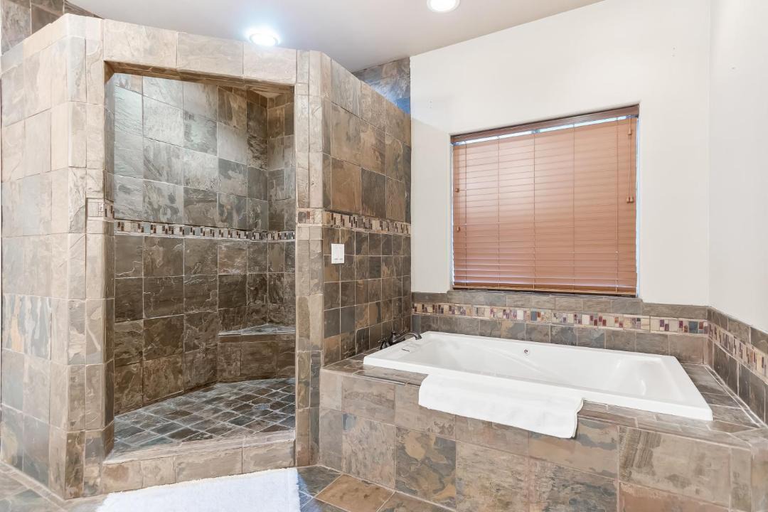 Photo of Bathroom in Laclede