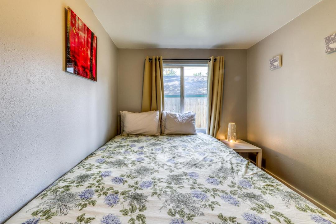 Photo of Bedroom in Depot Bench