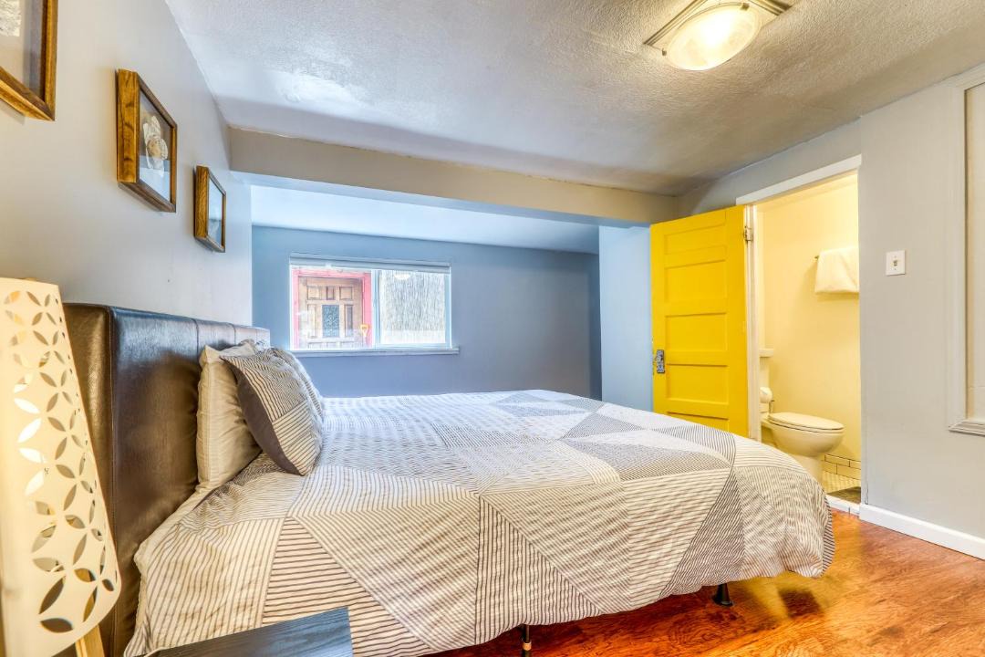 Photo of Bedroom in Depot Bench