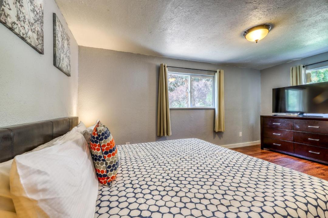 Photo of Bedroom in Depot Bench