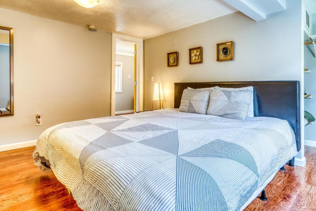 Photo of Bedroom in Depot Bench
