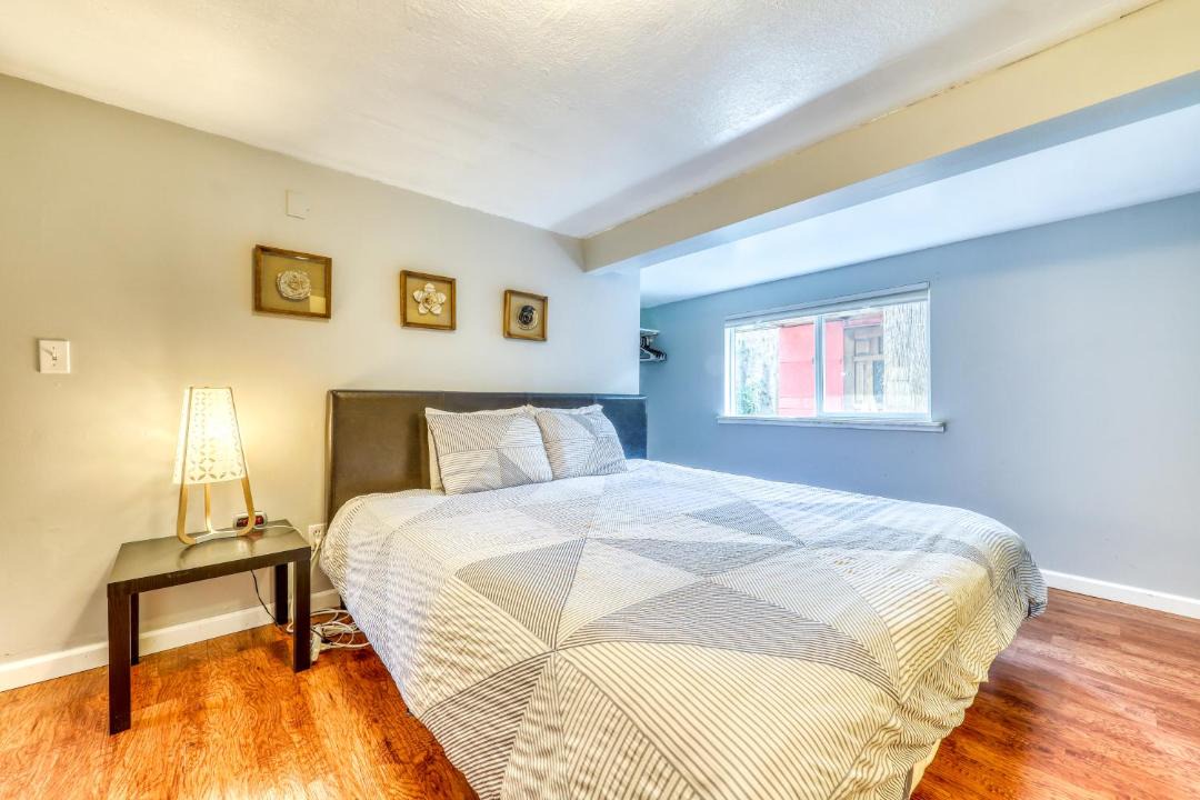 Photo of Bedroom in Depot Bench
