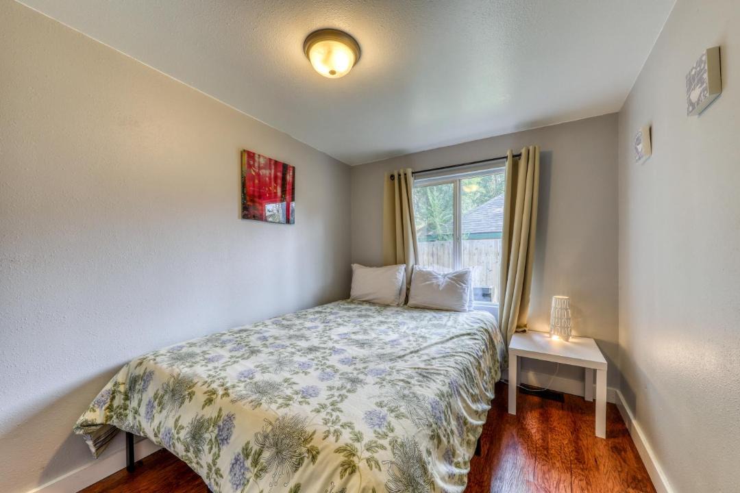 Photo of Bedroom in Depot Bench