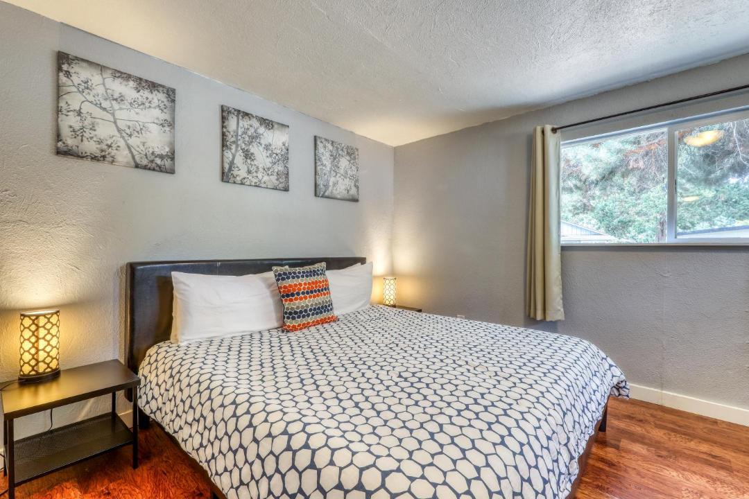 Photo of Bedroom in Depot Bench