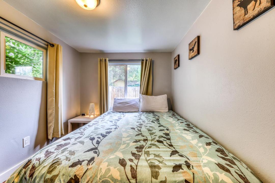Photo of Bedroom in Depot Bench