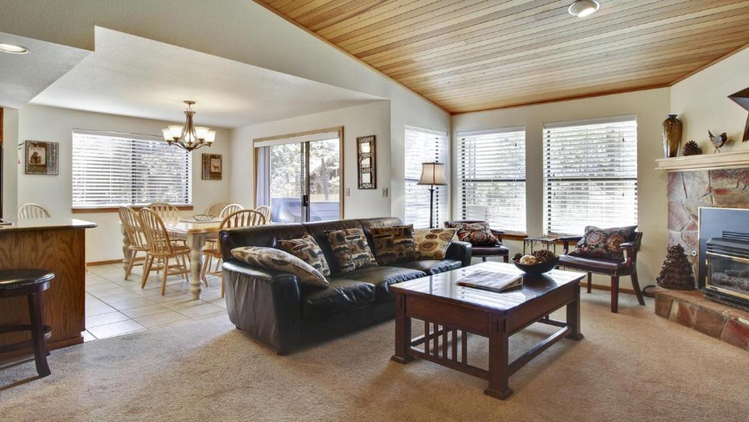 Photo of Livingroom in Sunriver