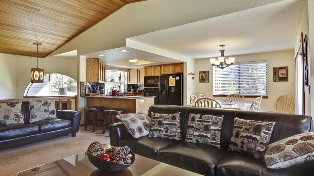 Photo of Livingroom in Sunriver