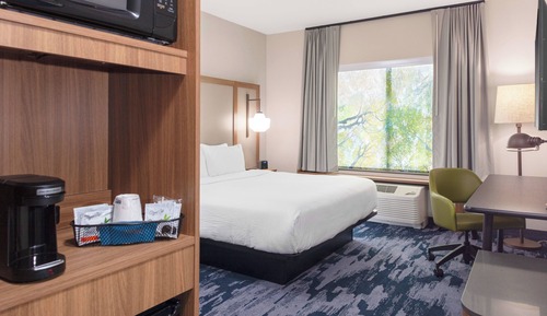 Room, 1 King Bed (Mobility Accessible, Tub)