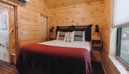 Spruce 1-Bedroom Cabin with Sleeping Loft