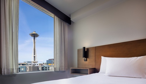 Standard Room, 1 King Bed, Space Needle View