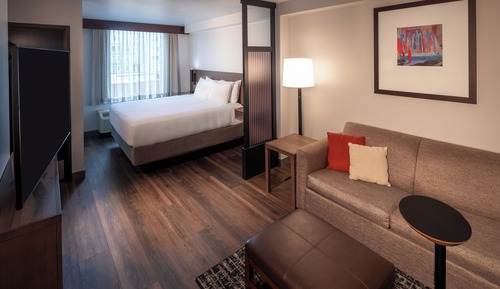 Room, 1 King Bed, Roll-in Shower