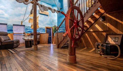 Room (Treasure Island I)