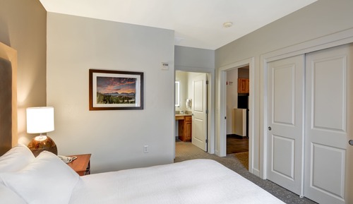 Room, 1 King Bed, Non Smoking, Fireplace