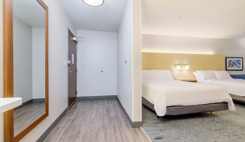 Suite, 2 Twin Beds (Communications)