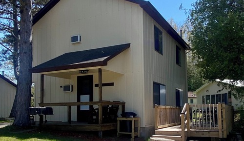 Cabin 11 (Twin Beds After Labor Day)