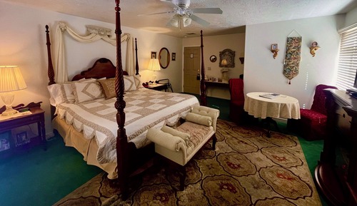 Romantic Single Room, 1 King Bed