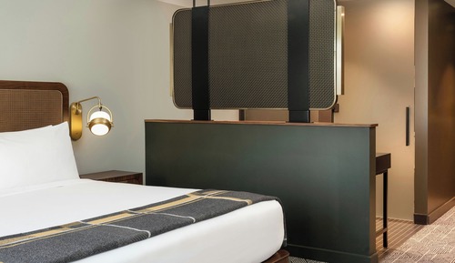 Classic Room, 1 King Bed, Tower (Mobility/Hearing Accessible, Tub)