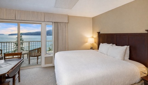 Executive Suite, Kitchen, Partial Ocean View