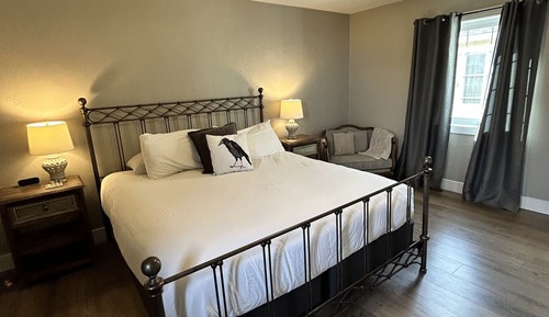 Deluxe Suite