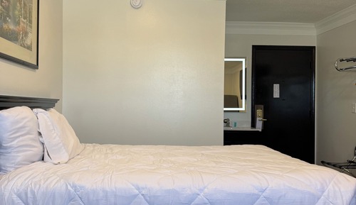 Standard Room, 1 Queen Bed