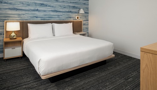 Suite, 1 Bedroom, Lake View (Mobility Accessible, Tub)