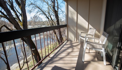Deluxe Fireplace King with Riverview