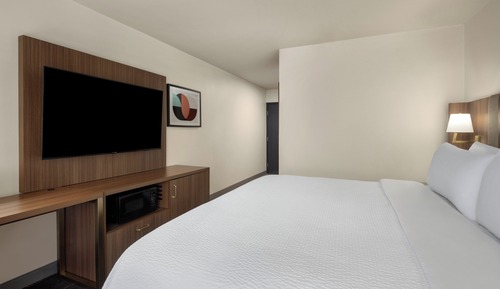 Standard Room, 1 King Bed, Accessible (Communications)