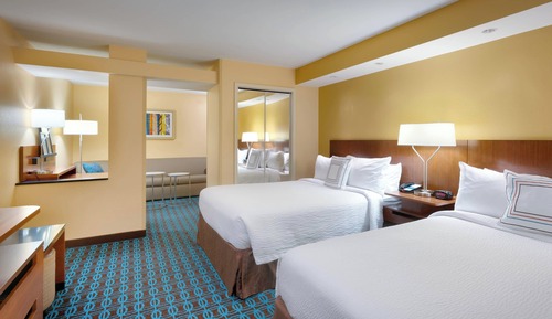Suite, Multiple Beds (Mobility/Hearing Accessible, Tub)