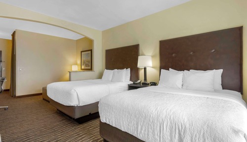 Suite, 2 Queen Beds, Accessible, Bathtub