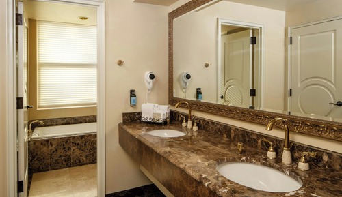 Junior Suite, 1 King Bed with Sofa bed, Corner