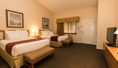 Deluxe Queen Suite